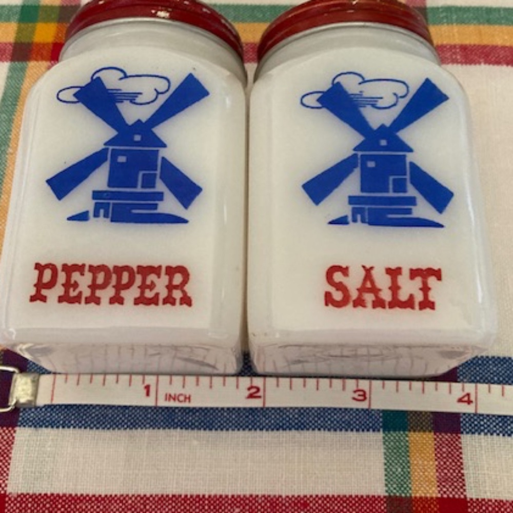 1940's Milk Glass Wind Mill S&P Shakers - Picture 8 of 9